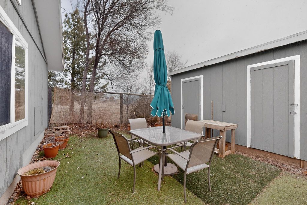 Image 20 of property listing at 8 Pamela Place, Tijeras, NM 87059