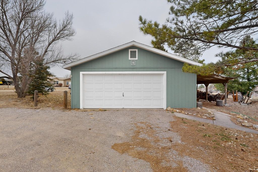 Image 21 of property listing at 8 Pamela Place, Tijeras, NM 87059