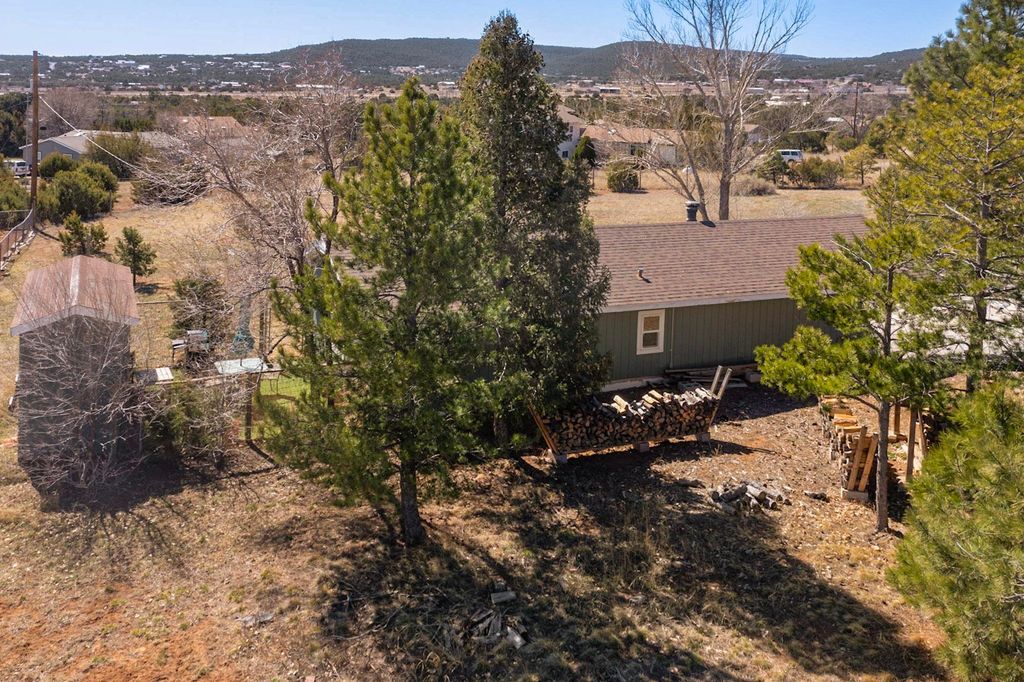 Image 27 of property listing at 8 Pamela Place, Tijeras, NM 87059