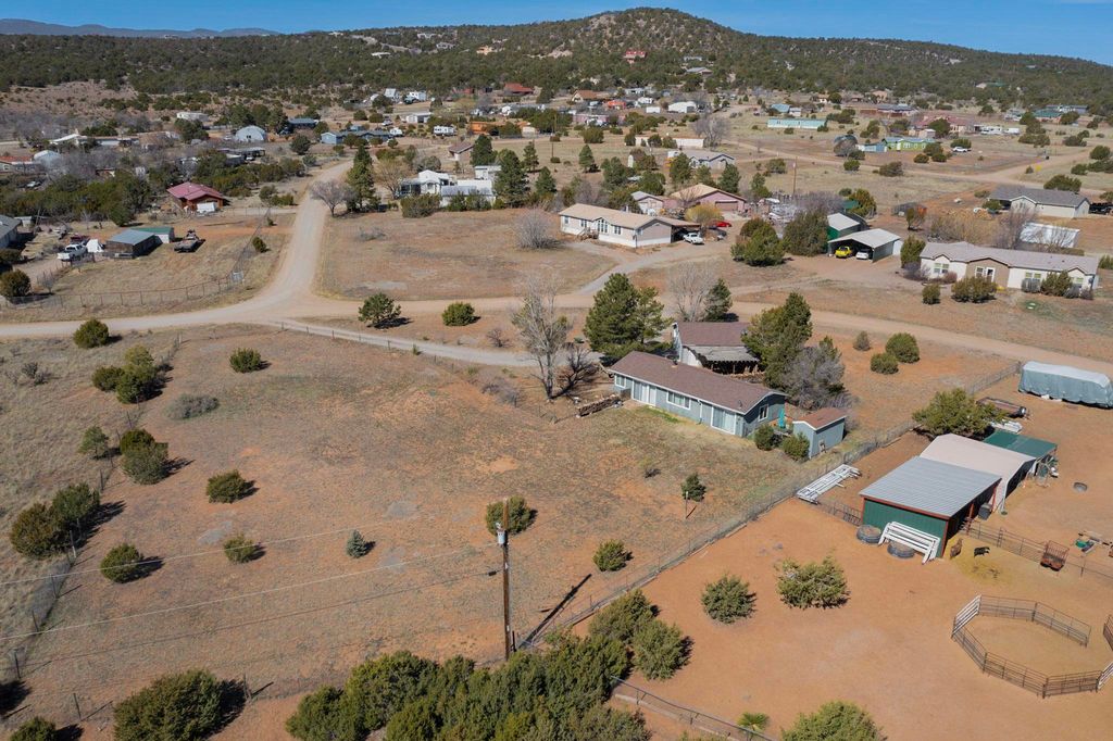 Image 34 of property listing at 8 Pamela Place, Tijeras, NM 87059