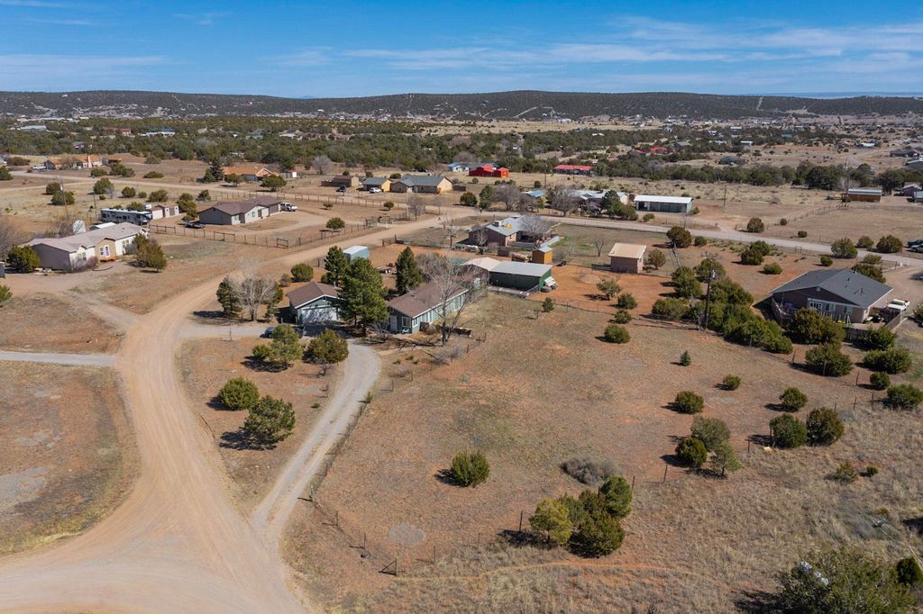 Image 36 of property listing at 8 Pamela Place, Tijeras, NM 87059