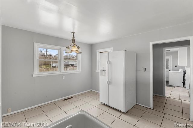 4390 Cass Elizabeth Road, Waterford, MI 48328