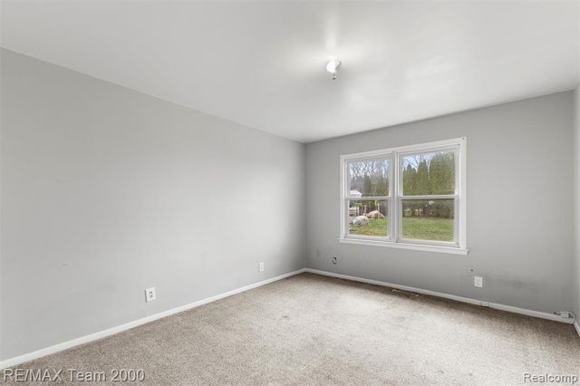 4390 Cass Elizabeth Road, Waterford, MI 48328