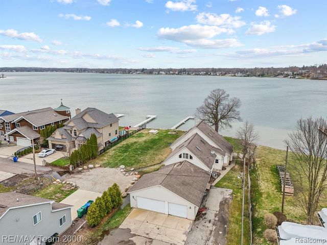 4390 Cass Elizabeth Road, Waterford, MI 48328