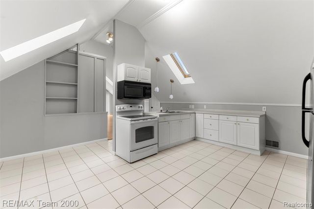 4390 Cass Elizabeth Road, Waterford, MI 48328