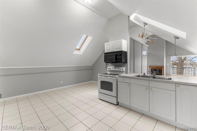 4390 Cass Elizabeth Road, Waterford, MI 48328