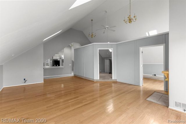 4390 Cass Elizabeth Road, Waterford, MI 48328