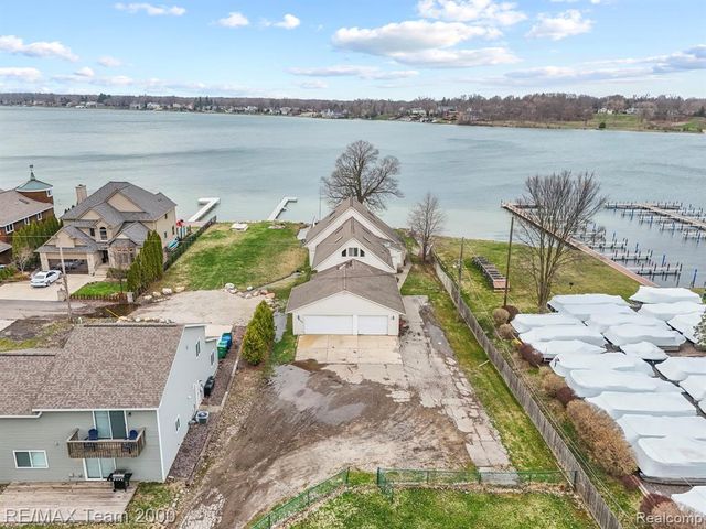 4390 Cass Elizabeth Road, Waterford, MI 48328