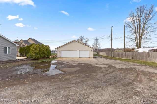 4390 Cass Elizabeth Road, Waterford, MI 48328