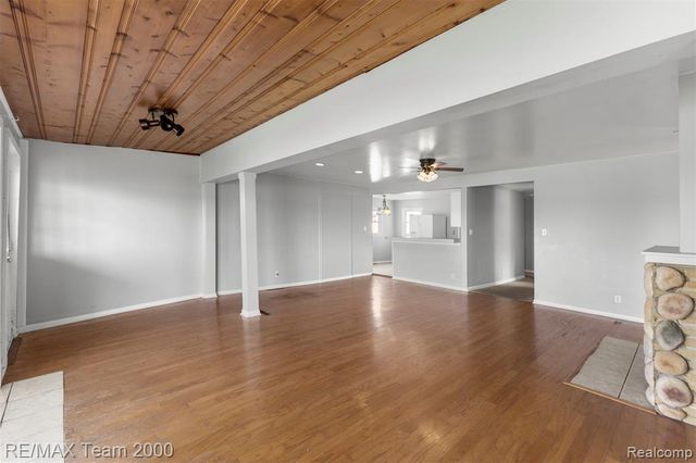 4390 Cass Elizabeth Road, Waterford, MI 48328