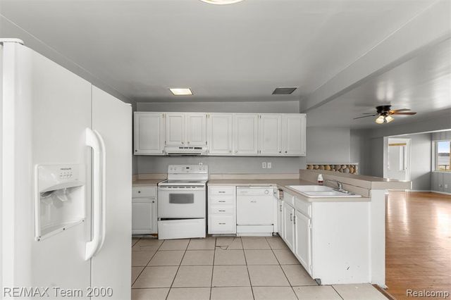 4390 Cass Elizabeth Road, Waterford, MI 48328