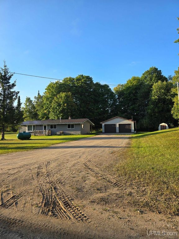 3712 E 26th Road, Chatham, MI 49816