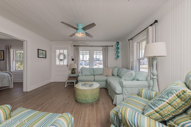 520 W Corbett Avenue, Swansboro, NC 28584