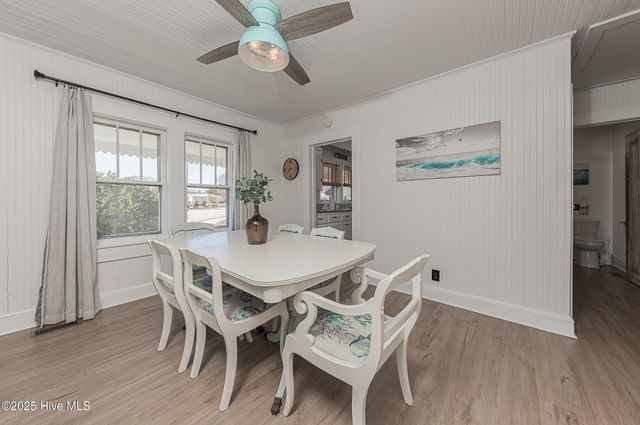 520 W Corbett Avenue, Swansboro, NC 28584