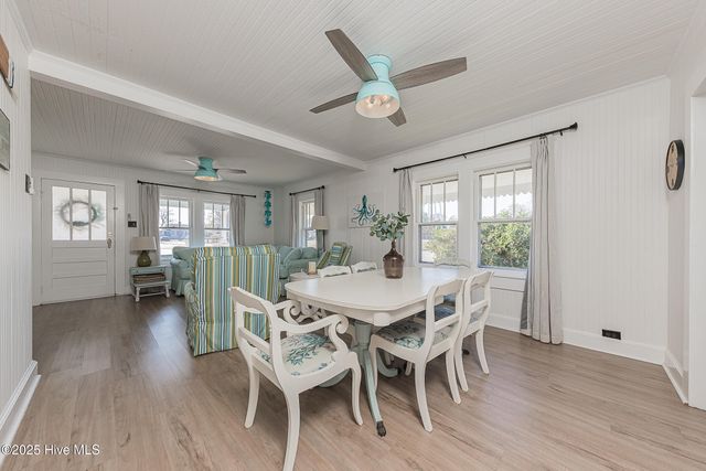 520 W Corbett Avenue, Swansboro, NC 28584