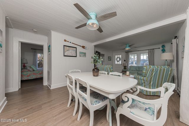 520 W Corbett Avenue, Swansboro, NC 28584