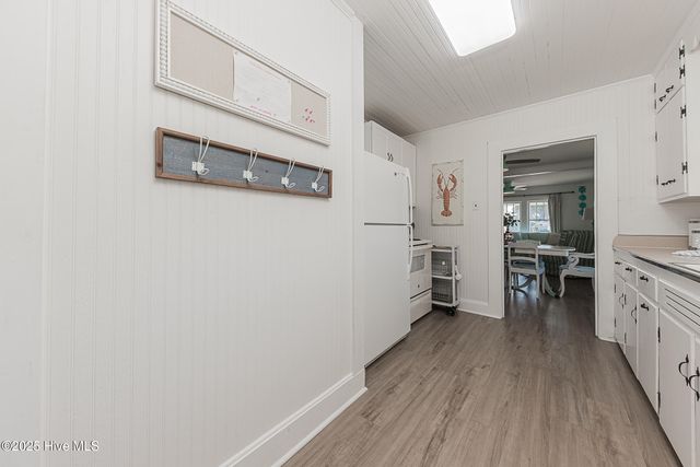 520 W Corbett Avenue, Swansboro, NC 28584