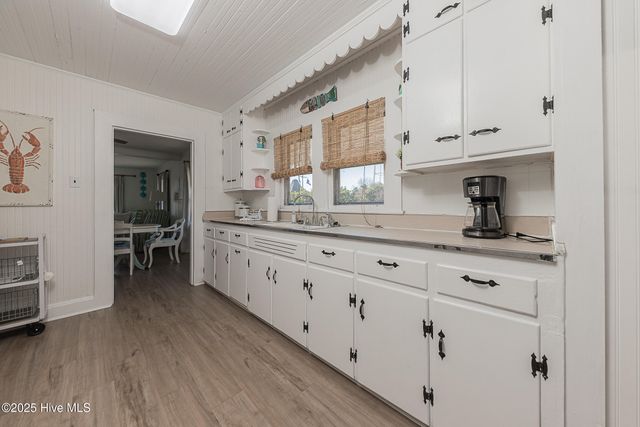 520 W Corbett Avenue, Swansboro, NC 28584