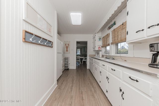 520 W Corbett Avenue, Swansboro, NC 28584