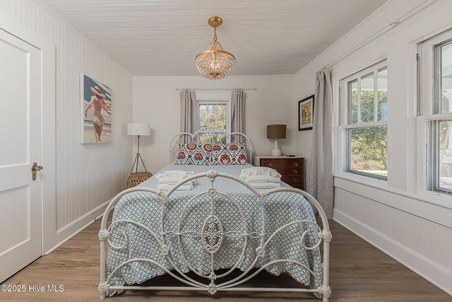 520 W Corbett Avenue, Swansboro, NC 28584