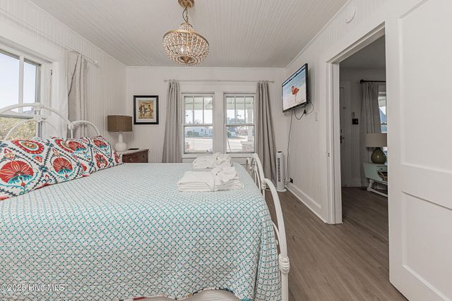 520 W Corbett Avenue, Swansboro, NC 28584