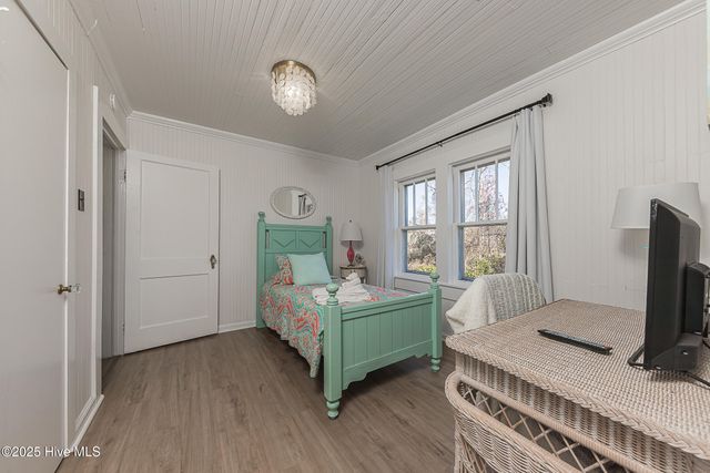 520 W Corbett Avenue, Swansboro, NC 28584