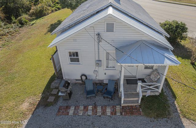 520 W Corbett Avenue, Swansboro, NC 28584