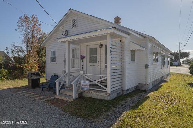 520 W Corbett Avenue, Swansboro, NC 28584