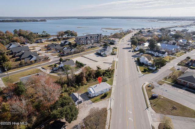 520 W Corbett Avenue, Swansboro, NC 28584