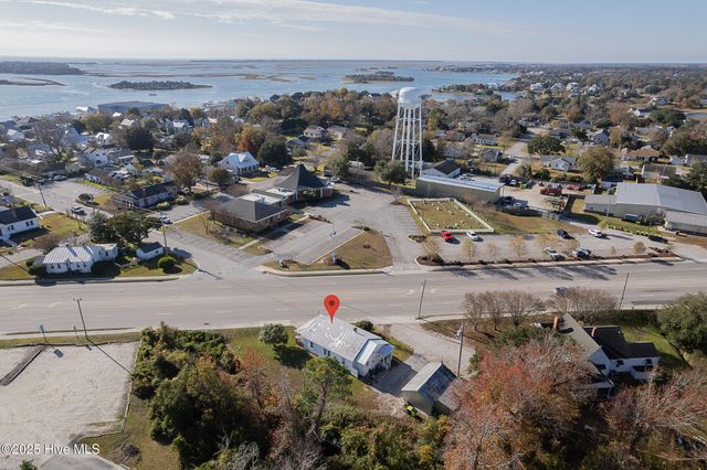 520 W Corbett Avenue, Swansboro, NC 28584