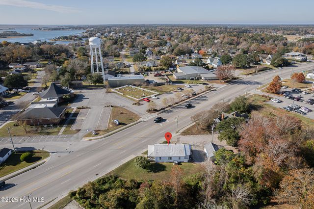 520 W Corbett Avenue, Swansboro, NC 28584