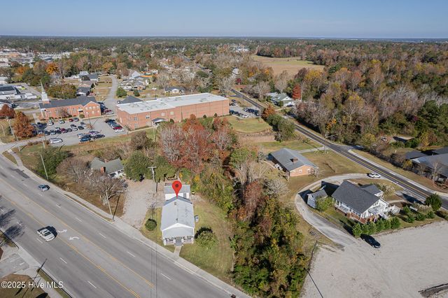 520 W Corbett Avenue, Swansboro, NC 28584