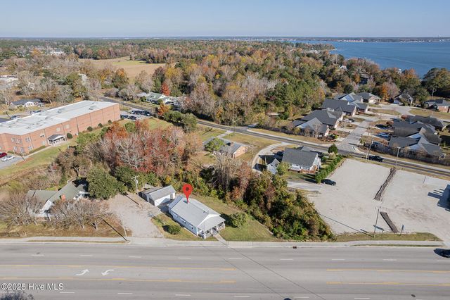 520 W Corbett Avenue, Swansboro, NC 28584