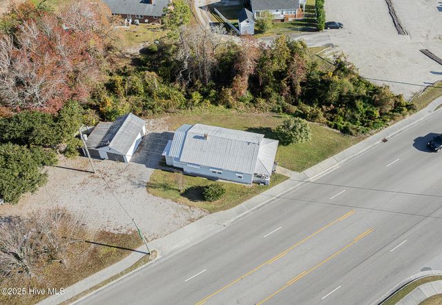 520 W Corbett Avenue, Swansboro, NC 28584