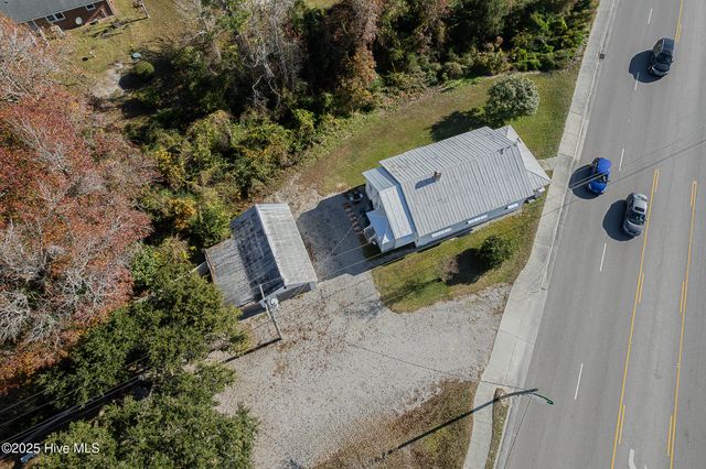 520 W Corbett Avenue, Swansboro, NC 28584