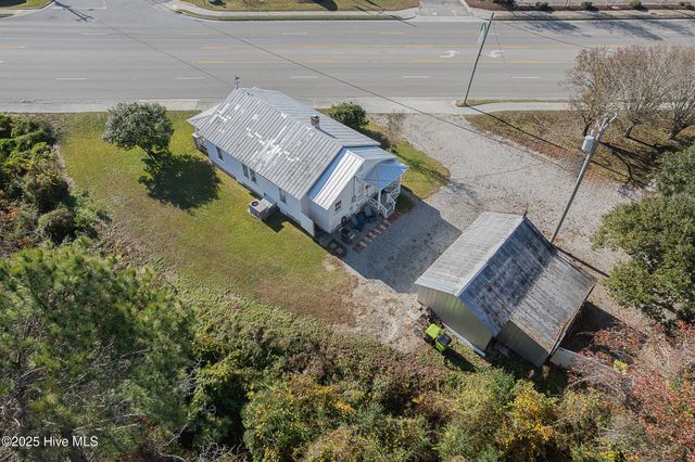 520 W Corbett Avenue, Swansboro, NC 28584