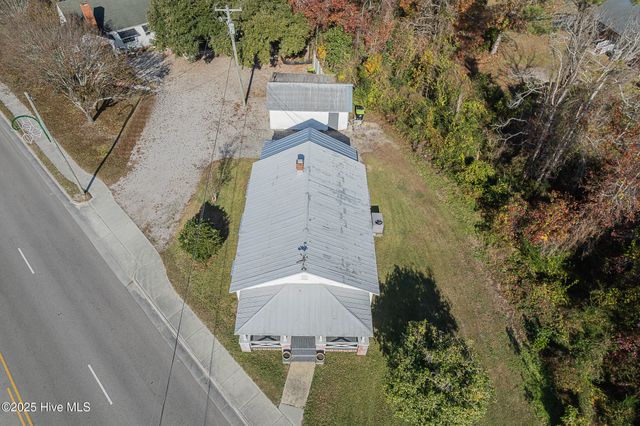 520 W Corbett Avenue, Swansboro, NC 28584