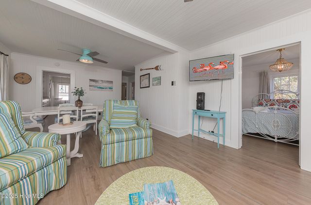 520 W Corbett Avenue, Swansboro, NC 28584