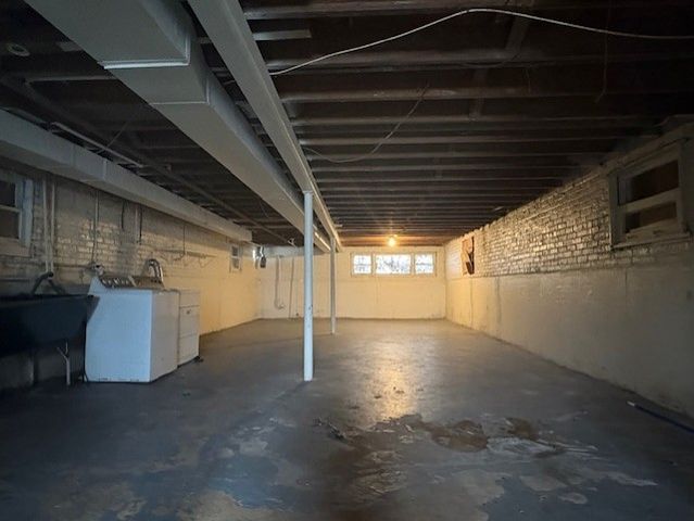 6818 S Winchester Avenue, Chicago, IL 60636