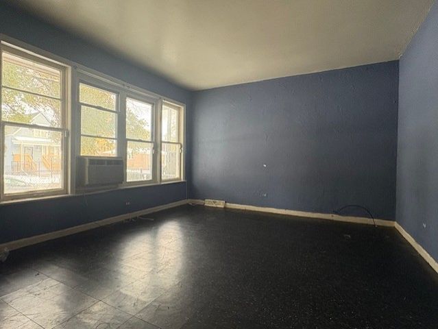 6818 S Winchester Avenue, Chicago, IL 60636