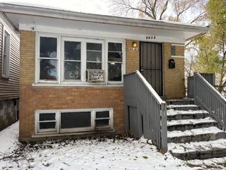 6818 S Winchester Avenue, Chicago, IL 60636