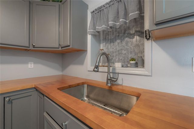 714 BELT COURT, Tampa, FL 33612