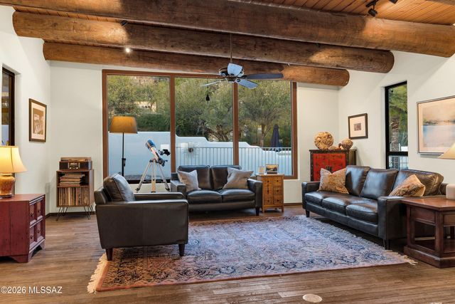 4911 E Oakmont Drive, Tucson, AZ 85718