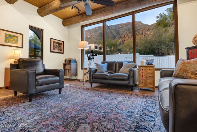 4911 E Oakmont Drive, Tucson, AZ 85718