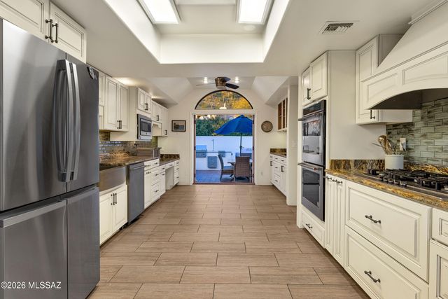 4911 E Oakmont Drive, Tucson, AZ 85718