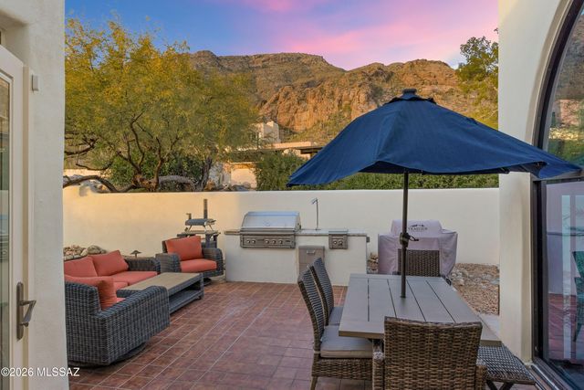 4911 E Oakmont Drive, Tucson, AZ 85718