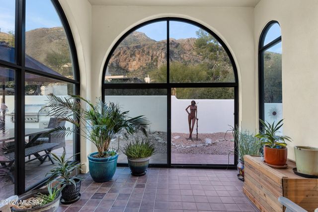 4911 E Oakmont Drive, Tucson, AZ 85718