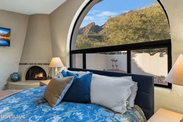 4911 E Oakmont Drive, Tucson, AZ 85718