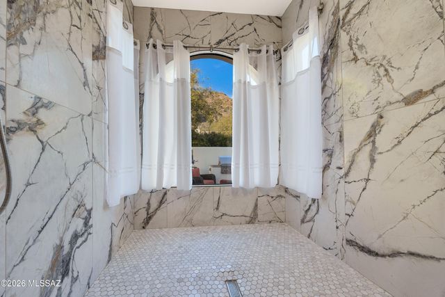 4911 E Oakmont Drive, Tucson, AZ 85718