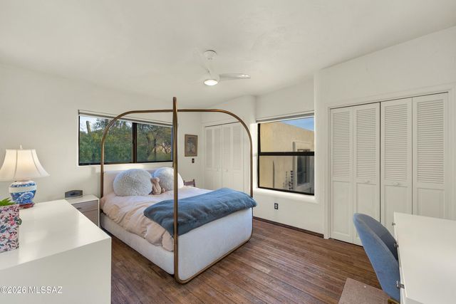 4911 E Oakmont Drive, Tucson, AZ 85718